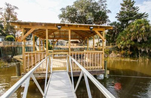 Midway Casa | Crabbin Cabin - Spacious, Seasonal Riverside Home On The Ga Coast