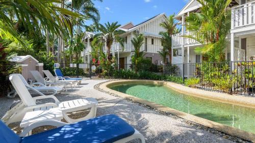 Port Douglas Casa | Craven Cottage at Full Moon Terraces - Tropical Queenslander Townhouse