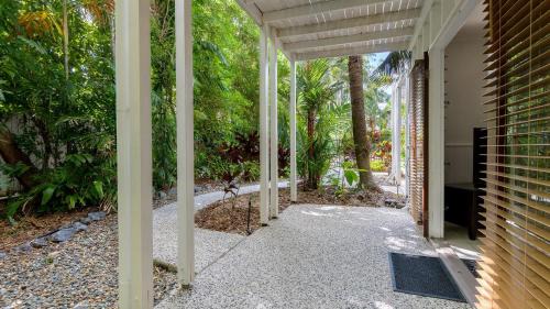 Port Douglas Casa | Craven Cottage at Full Moon Terraces - Tropical Queenslander Townhouse