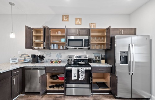 Clarksville Casa | Crazed Farmhouse Themed Condo