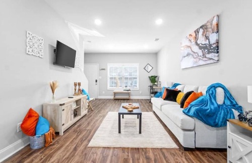 Clarksville Casa | Crazed Farmhouse Themed Condo