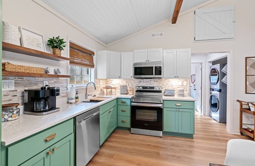 Clayton Cabaña | Creekside 2 Bedroom cottage less than 1 mile from downtown Clayton.