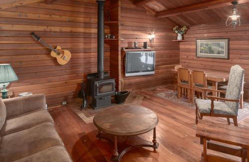 East Kootenay Casa | Creekside Cabin