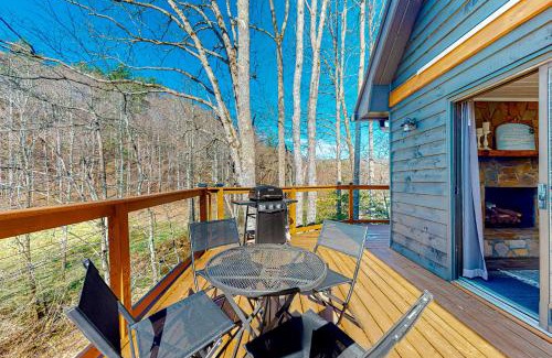 Blairsville Casa | Creekside Cottage