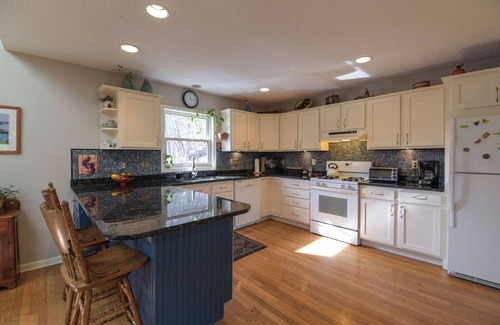 Asheville Cabina | Creekside Mountain by AvantStay | Private Sauna