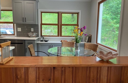 Woxall Casa | Creekside Retreat-spacious cottage nestled in the wildflowers and lush woods