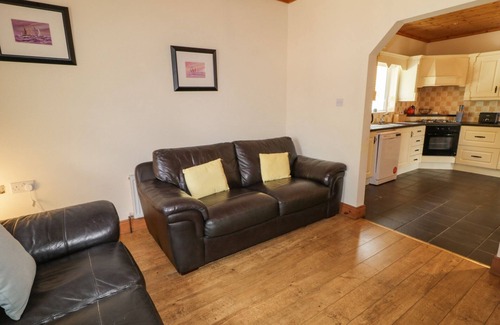 Portnablagh Cabaña | CREESLOUGH VIEW, pet friendly in Creeslough, County Donegal