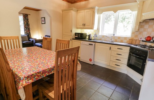 Portnablagh Cabaña | CREESLOUGH VIEW, pet friendly in Creeslough, County Donegal