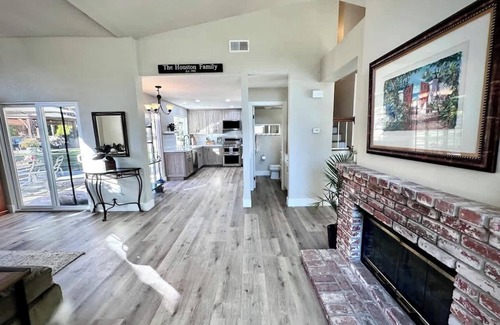 Peacock Casa | Crestview Oceanside - Family-Friendly Private Yard