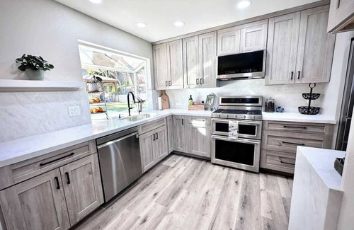 Peacock Casa | Crestview Oceanside - Family-Friendly Private Yard