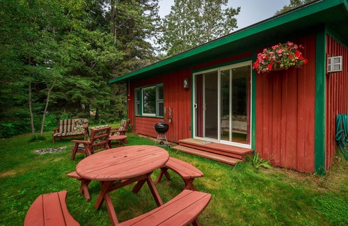 Croftville Cabaña | Croftville Road Cottages # 3. En la orilla del lago superior. Acogedor y Romántico.