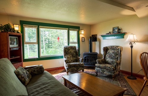 Croftville Cabaña | Croftville Road Cottages # 3. En la orilla del lago superior. Acogedor y Romántico.