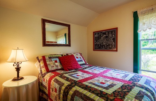 Croftville Cabaña | Croftville Road Cottages # 3. En la orilla del lago superior. Acogedor y Romántico.