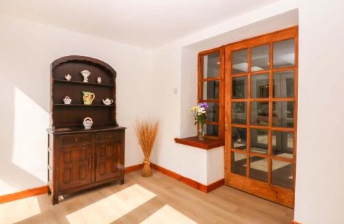 Tyn-y-Gongl Casa | Cromlech Cottage at Cromlech Manor Farm