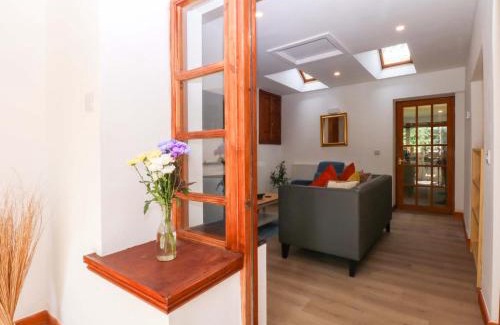 Tyn-y-Gongl Casa | Cromlech Cottage at Cromlech Manor Farm