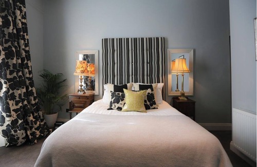 Holland Park Hotel | Crown and Sceptre