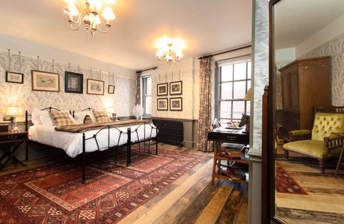 Blandford Saint Mary Hotel | Crown Hotel