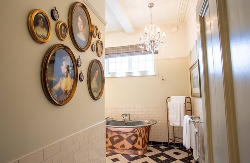 Blandford Saint Mary Hotel | Crown Hotel