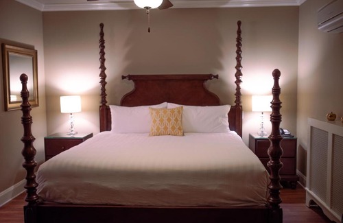 Regional District of Nanaimo Hotel | Crown Mansion Boutique Hotel & Villas