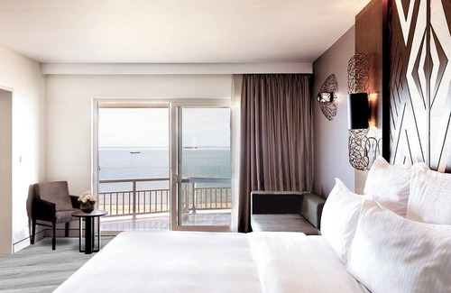 Wailoloa Hotel | Crowne Plaza Fiji Nadi Bay Resort & Spa by IHG