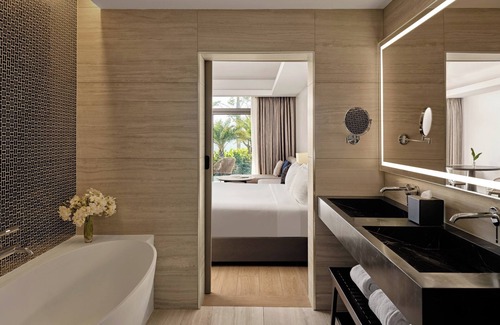 Wailoloa Hotel | Crowne Plaza Fiji Nadi Bay Resort & Spa by IHG