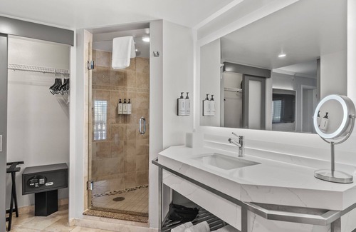 Lake Dot Hotel | Crowne Plaza Orlando - Downtown by IHG