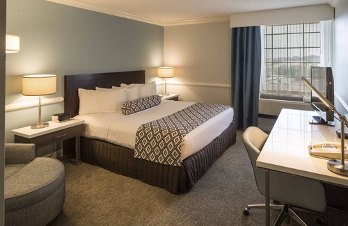Bethel Park Hotel | Crowne Plaza Suites Pittsburgh South by IHG