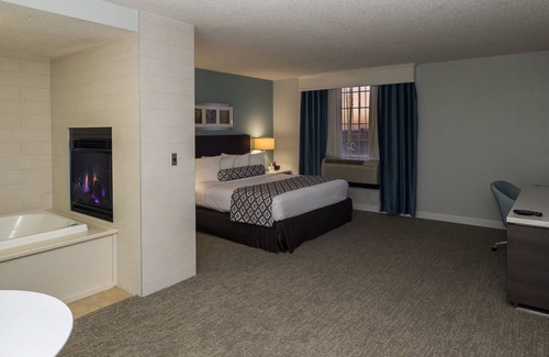 Bethel Park Hotel | Crowne Plaza Suites Pittsburgh South by IHG
