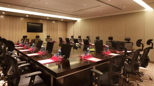Yunlong District Hotel | Crowne Plaza Xuzhou Dalong Lake by IHG