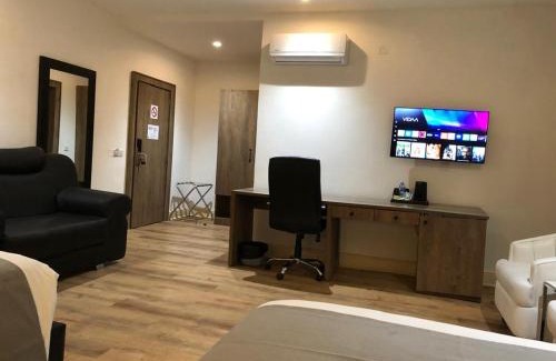 Ozuaha Hotel | Crownsville Hotel - Airport Road