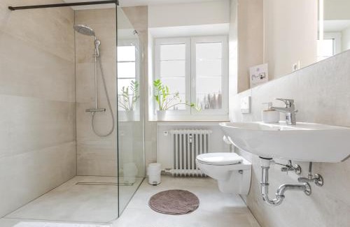 Nordbahnhof Apartamento | cruwzo I Spacious 3 BR with WiFi Kitchen Games