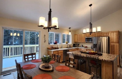 Frankfort Casa | Crystal Lake Getaway New Spatious walkout ranch. a Mile to Frankfort Mi Beaches