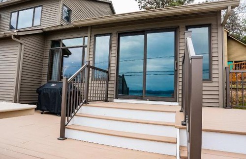 Lake Township Casa | Crystal Lake Hillside with Private Sandy Beach