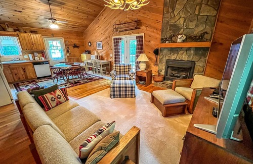 Jefferson Cabina | Cuddle Up by the Cabin Fireplace @ Edelweiss