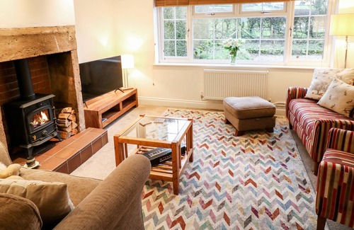 Dalbury Lees Cabaña | CULLAND COTTAGES WEST, pet friendly, with open fire in Brailsford