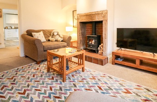 Dalbury Lees Cabaña | CULLAND COTTAGES WEST, pet friendly, with open fire in Brailsford