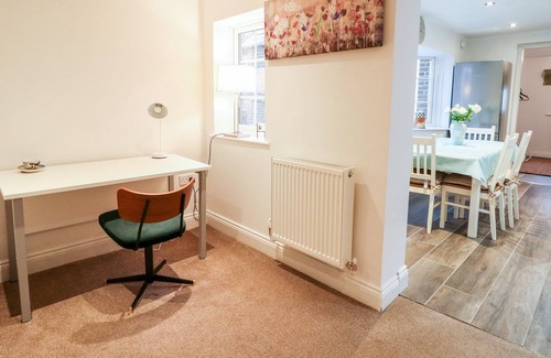 Dalbury Lees Cabaña | CULLAND COTTAGES WEST, pet friendly, with open fire in Brailsford