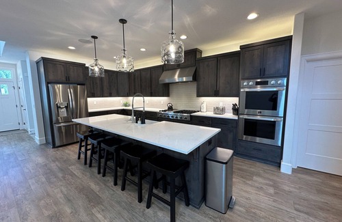 Detroit Casa | Custom-built Detroit Lake house -- walking distance to the lake and town!
