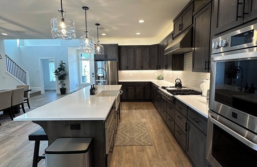 Detroit Casa | Custom-built Detroit Lake house -- walking distance to the lake and town!