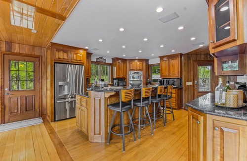 Warren Center Complejo | Custom built resort on private lake with kayaks, hiking,