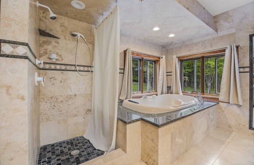 Warren Center Complejo | Custom built resort on private lake with kayaks, hiking,