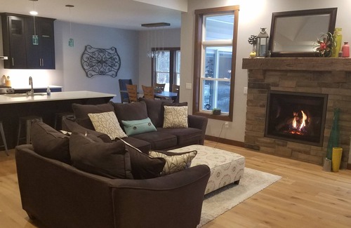 Green Bay Casa | Custom Built Showcase Home near Lambeau!