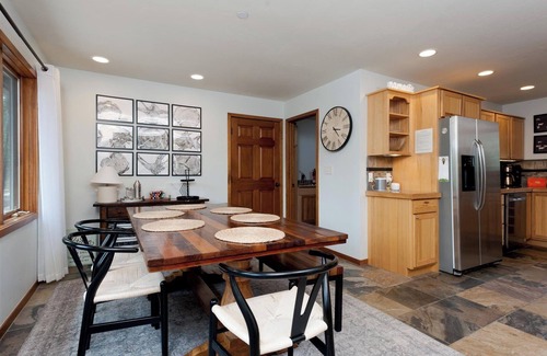 Columbine Lake Casa | Custom Home with Large Deck on an Acre - Amazing Views - 3 miles to Purg