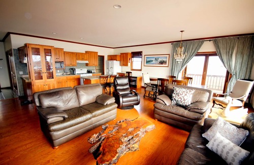 Yankton Casa | Propiedad personalizada, privada frente al río en 2 acres - ¡Vistas despejadas al río!