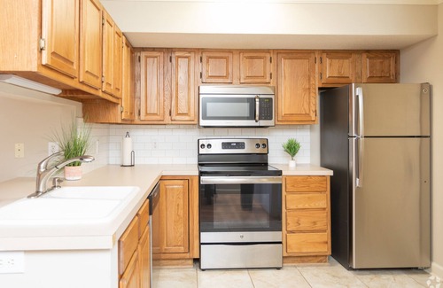 Kernersville Casa | Cute and Cozy 2 bedroom Townhouse!