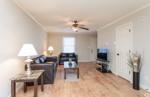 Kernersville Casa | Cute and Cozy 2 bedroom Townhouse!