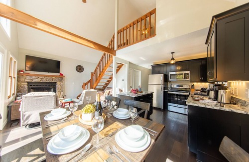 Waynesville Cabaña | Cute and Cozy Cottage with hot tub