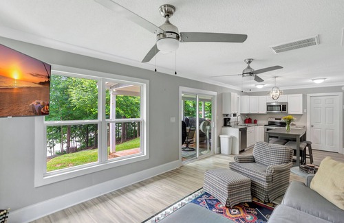 Anderson Cabaña | Cute Cottage on Lake Hartwell w/ covered slip dock