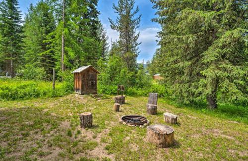 Wagon Wheel Casa | Cute Donnelly Cabin in the Woods with Fire Pit!