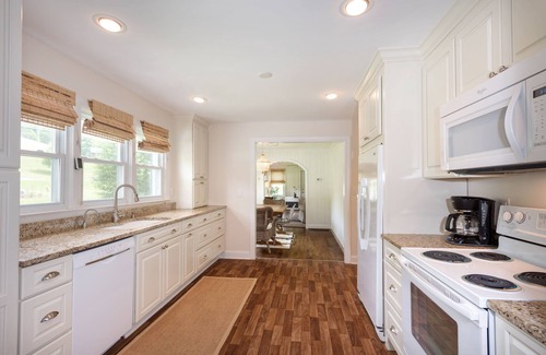 Boone Cabaña | Pequeño y lindo bungalow cerca de la ciudad con todas las comodidades que podrías pedir